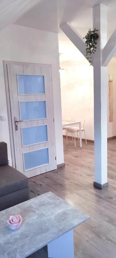 Apartman - Cafe Princ Pod Hradem Wifi, Klima Штернберк Экстерьер фото