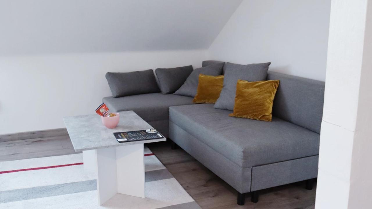 Apartman - Cafe Princ Pod Hradem Wifi, Klima Штернберк Экстерьер фото